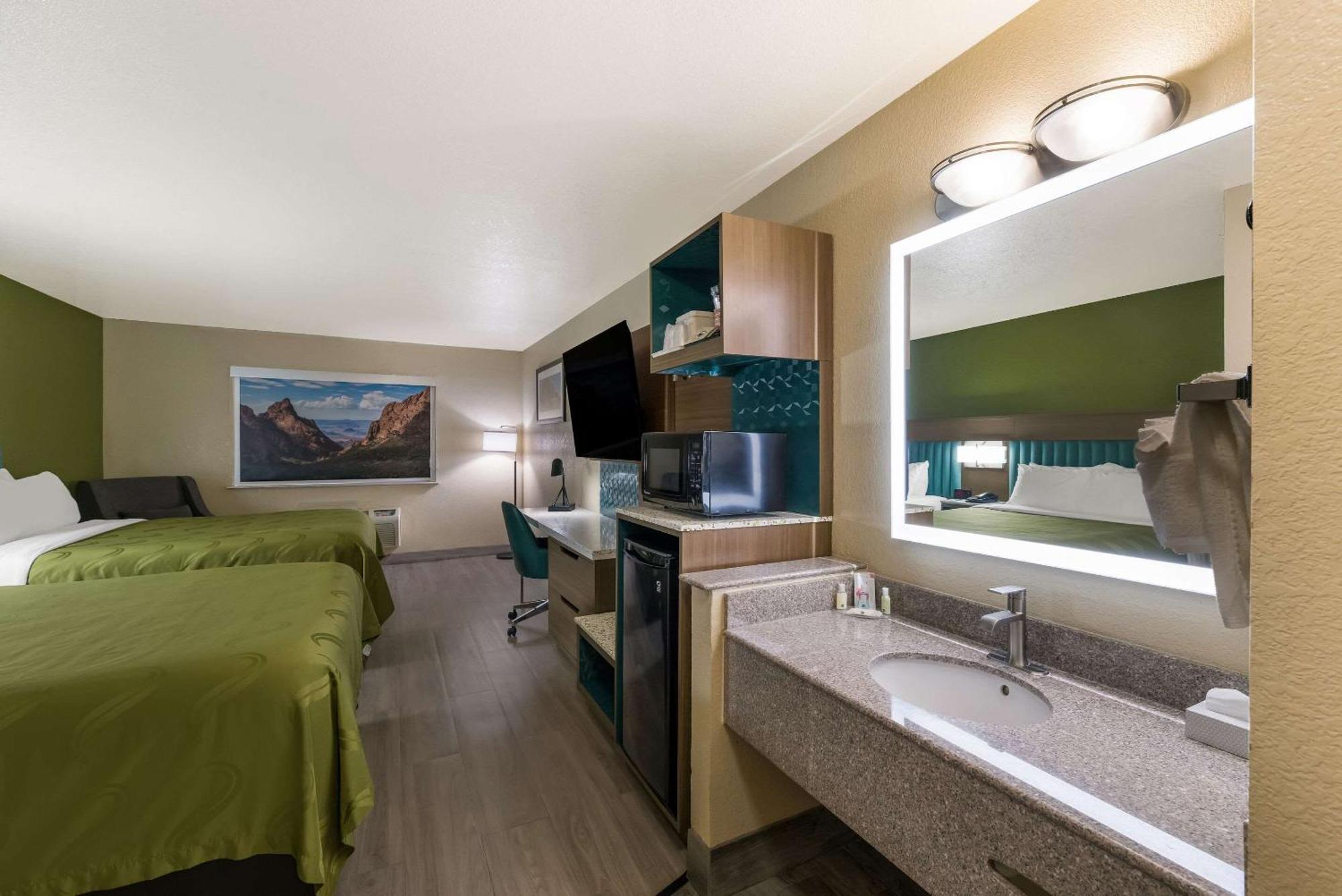 Quality Inn Алпайн Екстериор снимка