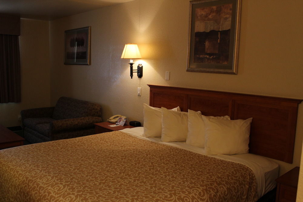 Quality Inn Алпайн Екстериор снимка